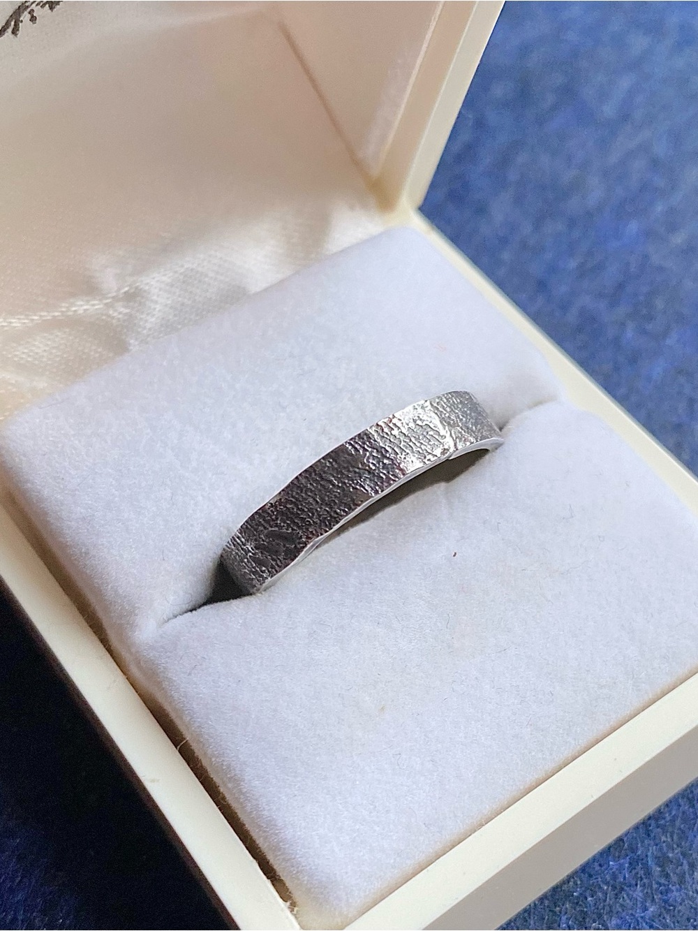 Gorgeous hand crafted sterling silver ring size 8